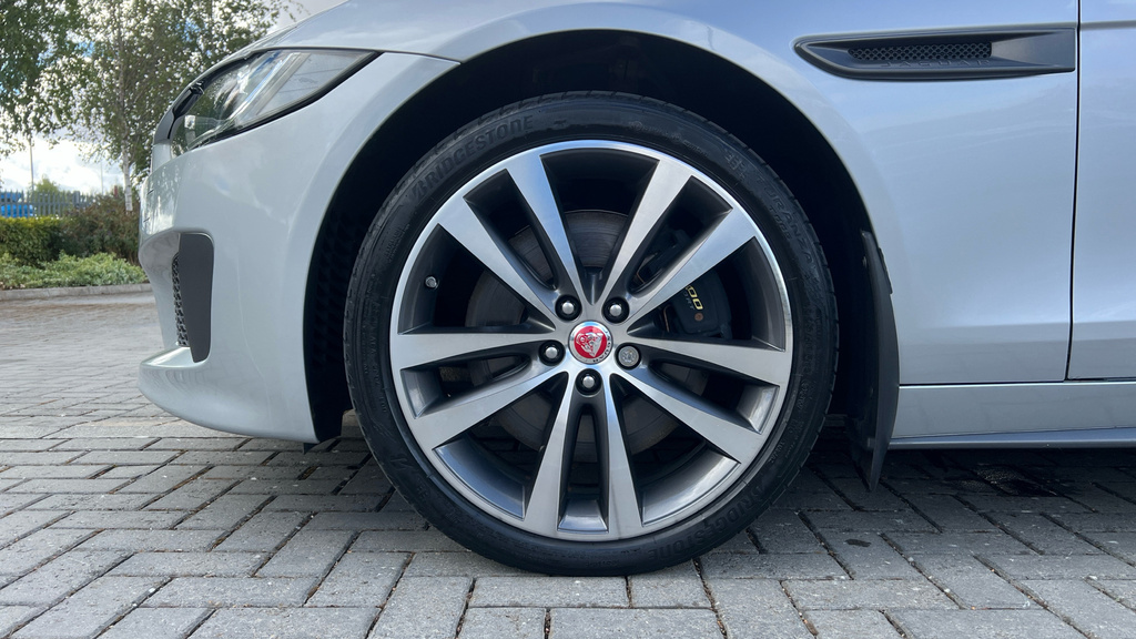 Jaguar XE 2.0D 180 R-sport White #27