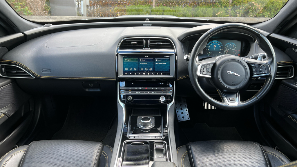 Jaguar XE 2.0D 180 R-sport White #34