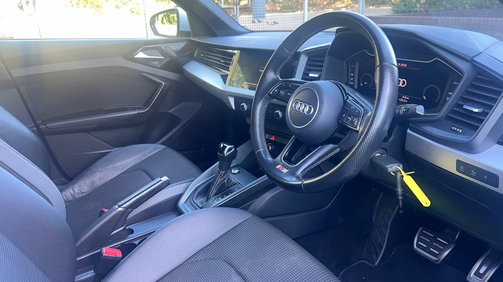 Audi A1 25 Tfsi Technik Black #9