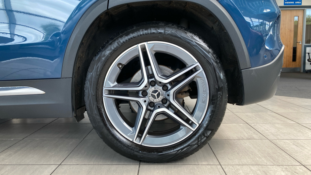 Mercedes-Benz GLA Class Gla 180 Amg Line Premium Black #21