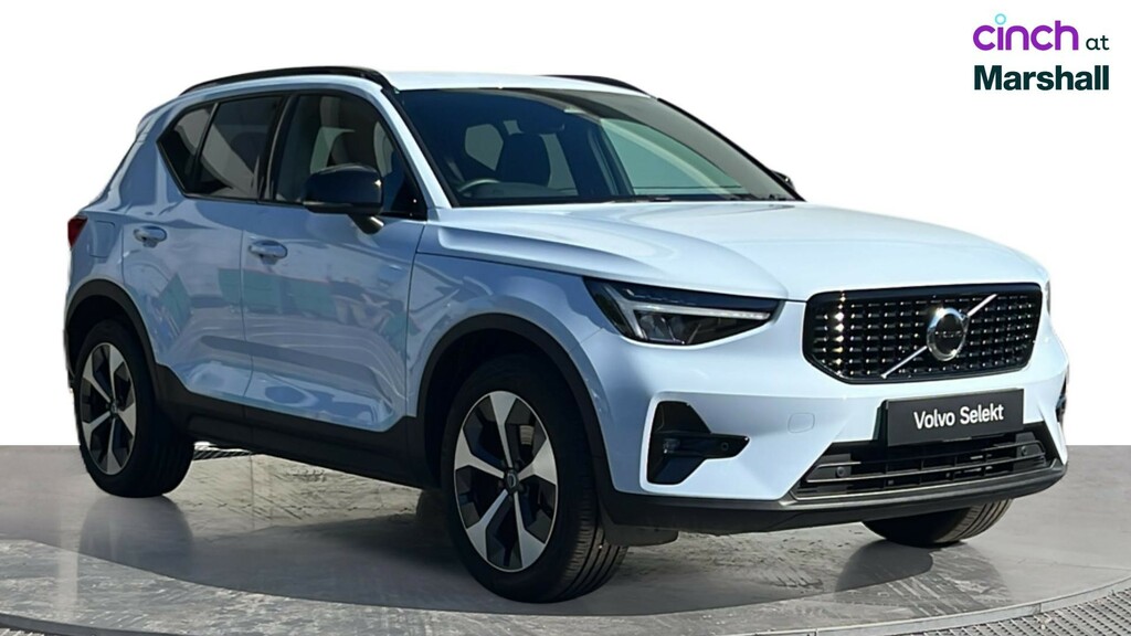 Volvo XC40 Plus, B4 Mild Hybrid, Dark White #1