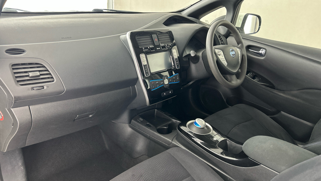 Nissan Leaf 30Kwh Tekna Black #10