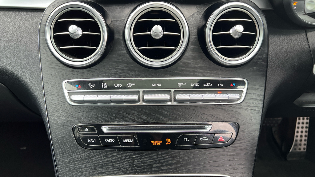 Mercedes-Benz GLC Class Glc 300 Amg Line Premium 4Matic Black #42