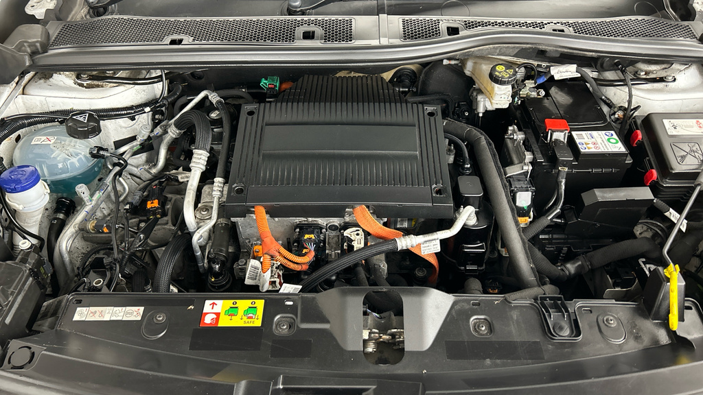 Peugeot e-2008 Allure Premium Plus 50Kwh 135 Bhp Orange #22