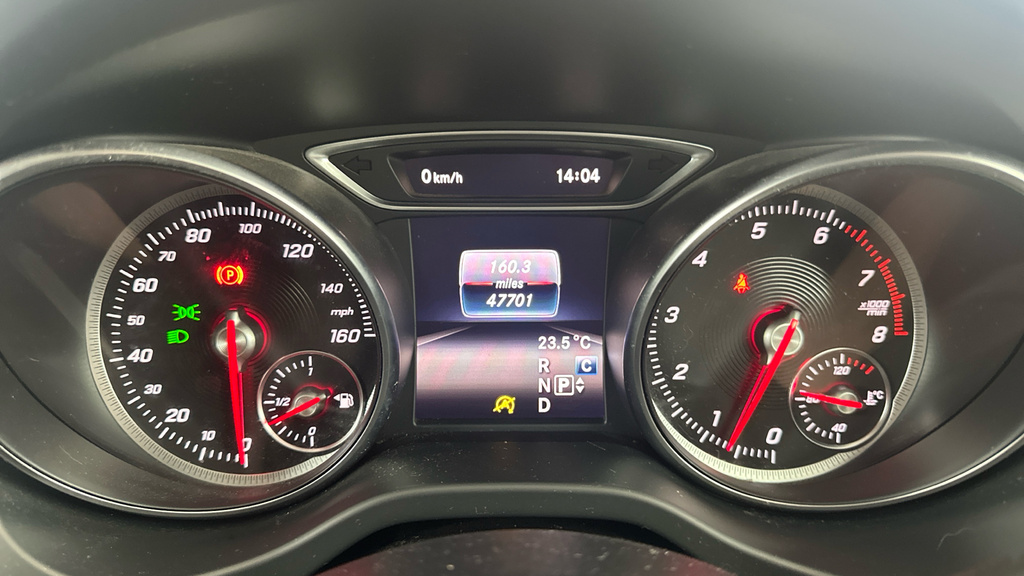 Mercedes-Benz GLA Class Gla 180 Urban Edition Red #18