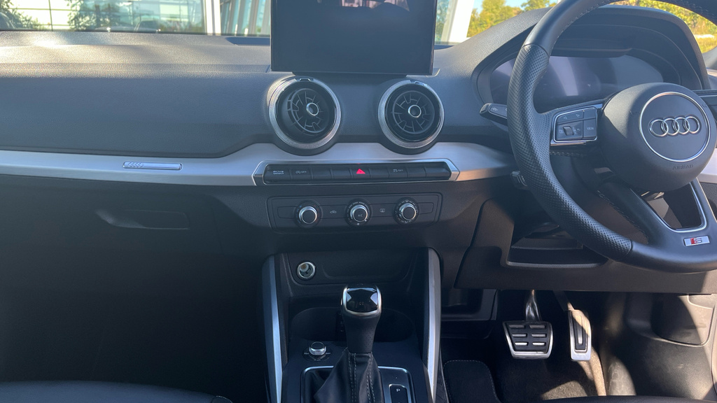 Audi Q2 S Line 35 Tfsi 150 Ps S Tronic Black #14