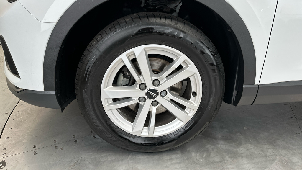 Audi Q3 35 Tfsi S Line Comfortsound Pack Black #24