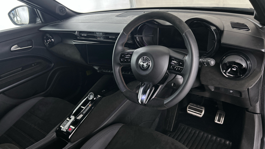 Alfa Romeo Junior 1.2 Turbo 145 Ibrida Black #10