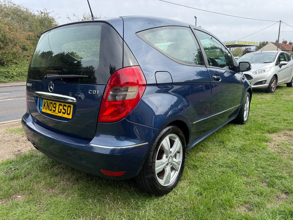 Mercedes-Benz A Class 1.5 A160 Elegance Se Cvt Black #3