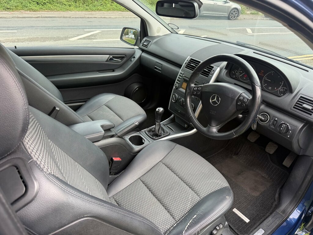 Mercedes-Benz A Class 1.5 A160 Elegance Se Cvt Black #9