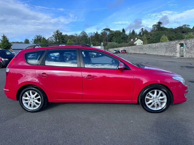 Hyundai I30 1.6 Crdi Style Estate Euro 4 115 Red #4