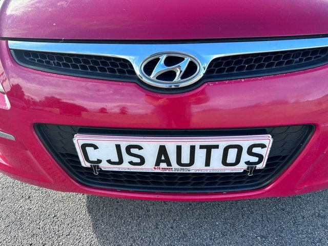 Hyundai I30 1.6 Crdi Style Estate Euro 4 115 Red #2