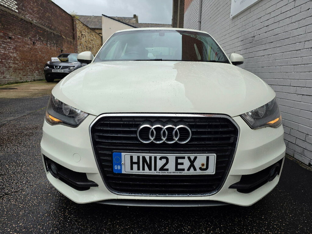 Audi A1 1.6 Tdi S Line Sportback Euro 5 Ss White #2