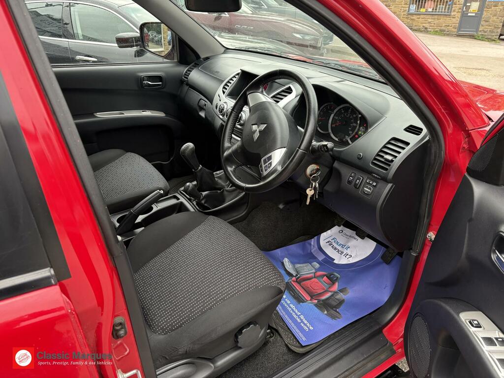 Mitsubishi L200 Challenger Red