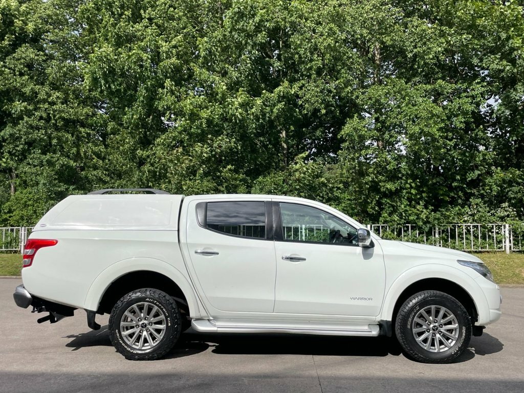 Mitsubishi L200 2.4 Di-d Dc Warrior Pickup Double Cab M White #5