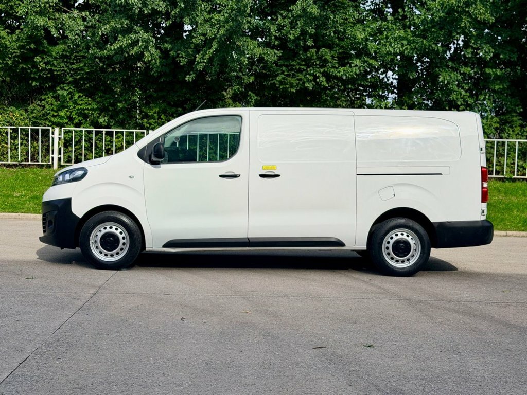 Vauxhall Vivaro 2.0 Turbo D 3100 Dynamic Panel Van 6Dr Manu White #6