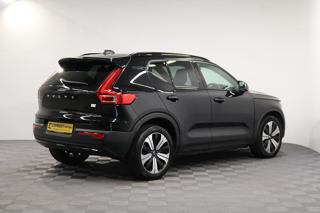 Volvo XC40 Plus Black #6