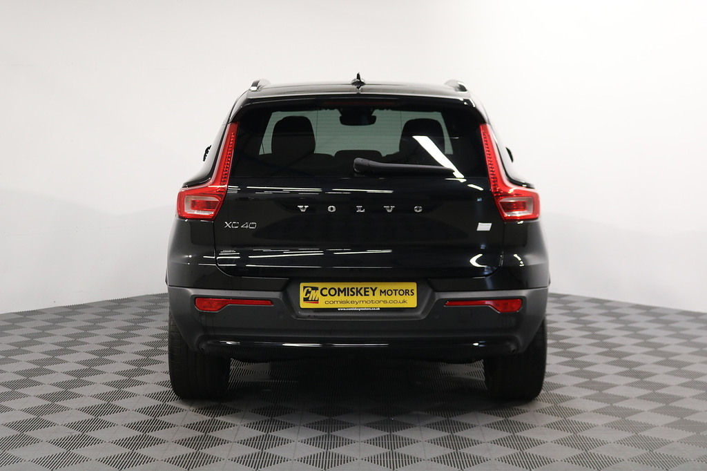 Volvo XC40 Plus Black #5