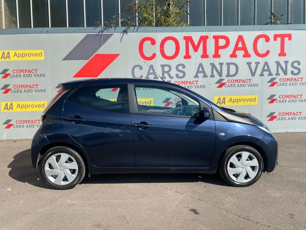 Toyota Aygo 1L X-play YM66VUV Blue #4