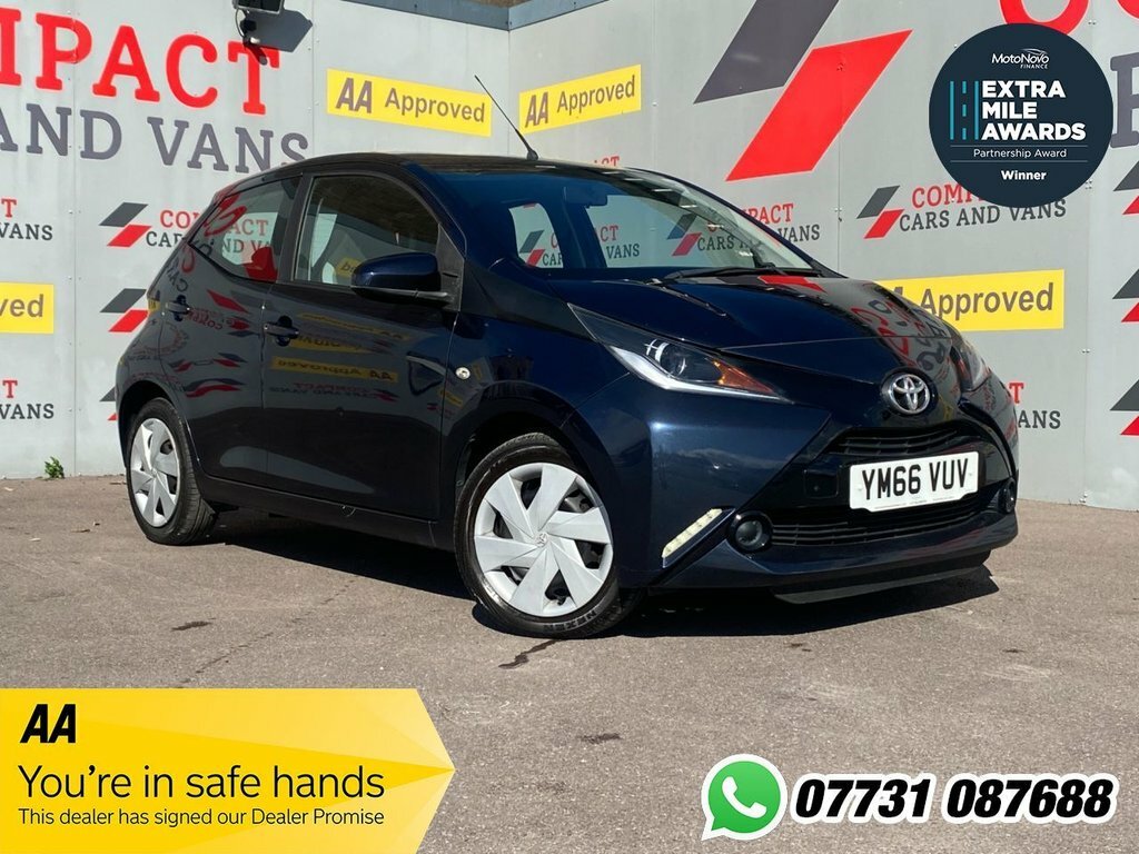 Toyota Aygo 1L X-play YM66VUV Blue