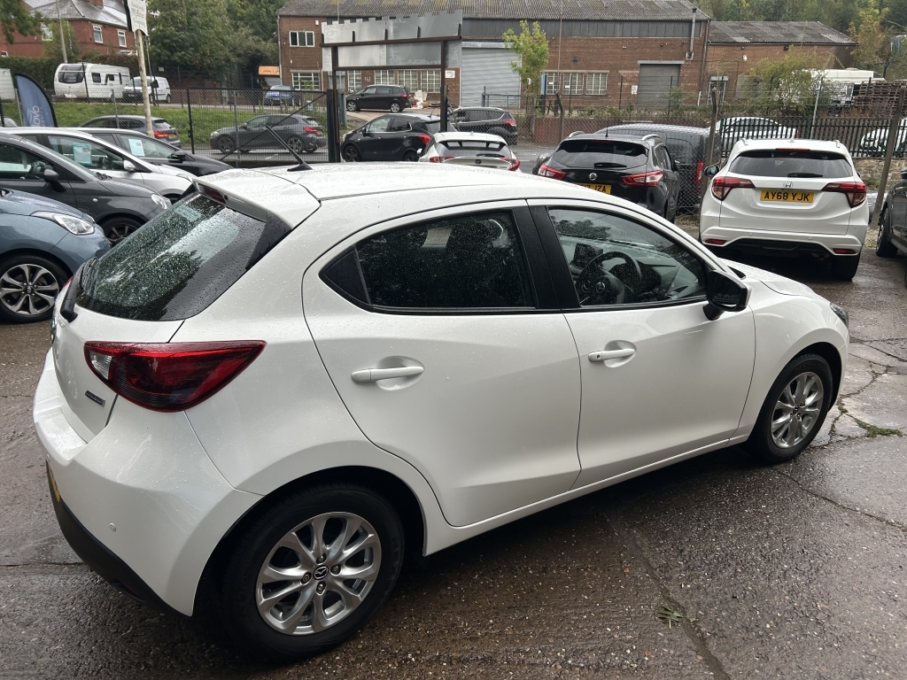Mazda 2 Hatchback 1.5 Se-l Nav Plus White #4