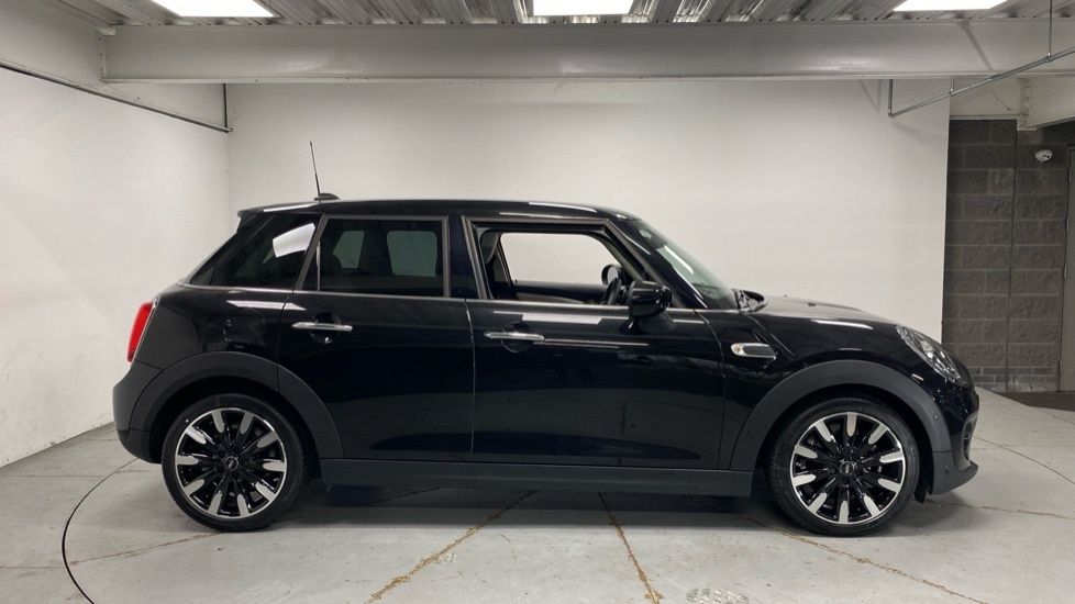 Mini Hatch 5-Door Hatch Cooper Exclusive Black #3