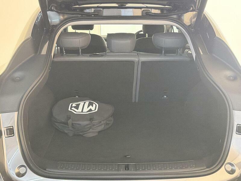 MG IM6 100Kwh Launch Edition Suv 4Wd 7 White #14