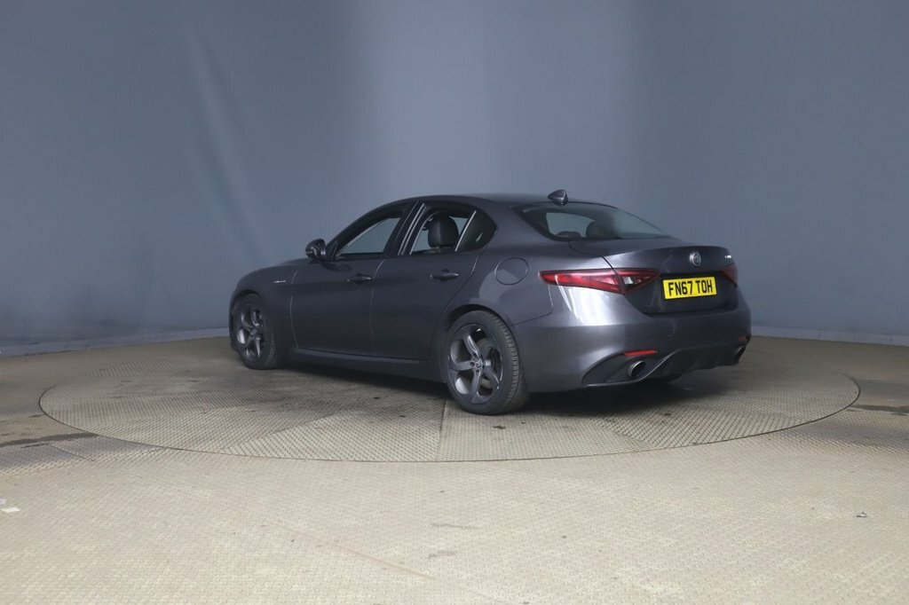 Alfa Romeo Giulia 2.2 Jtdm-2 180 Tecnica Red #2
