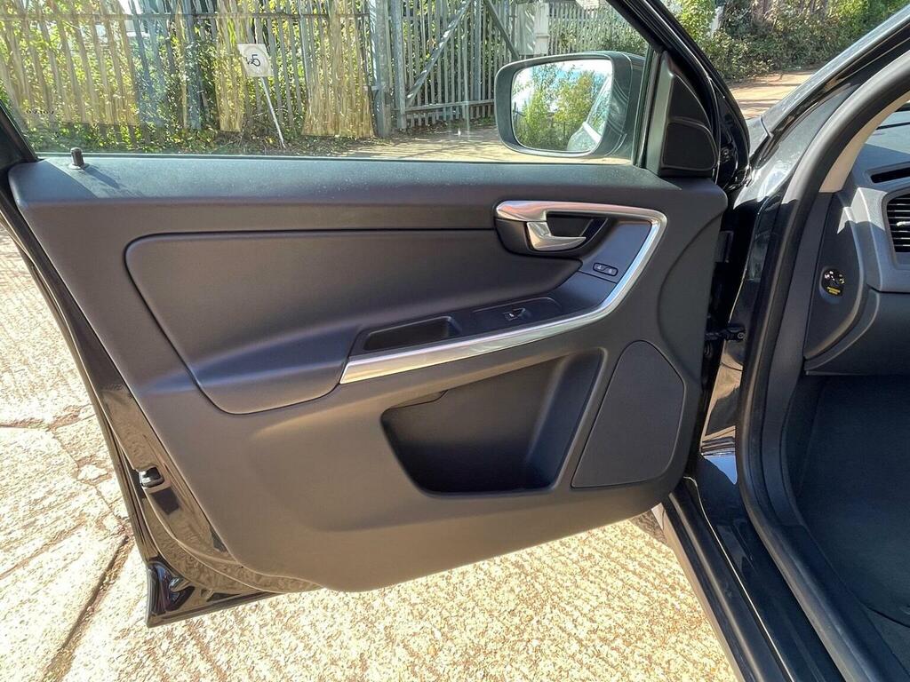 Volvo XC60 2.4 D5 R-design Awd 212 Bhp Black #9