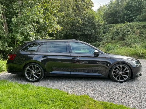 Skoda Superb 2.0 Superb Sportline SX19GXY Black #2