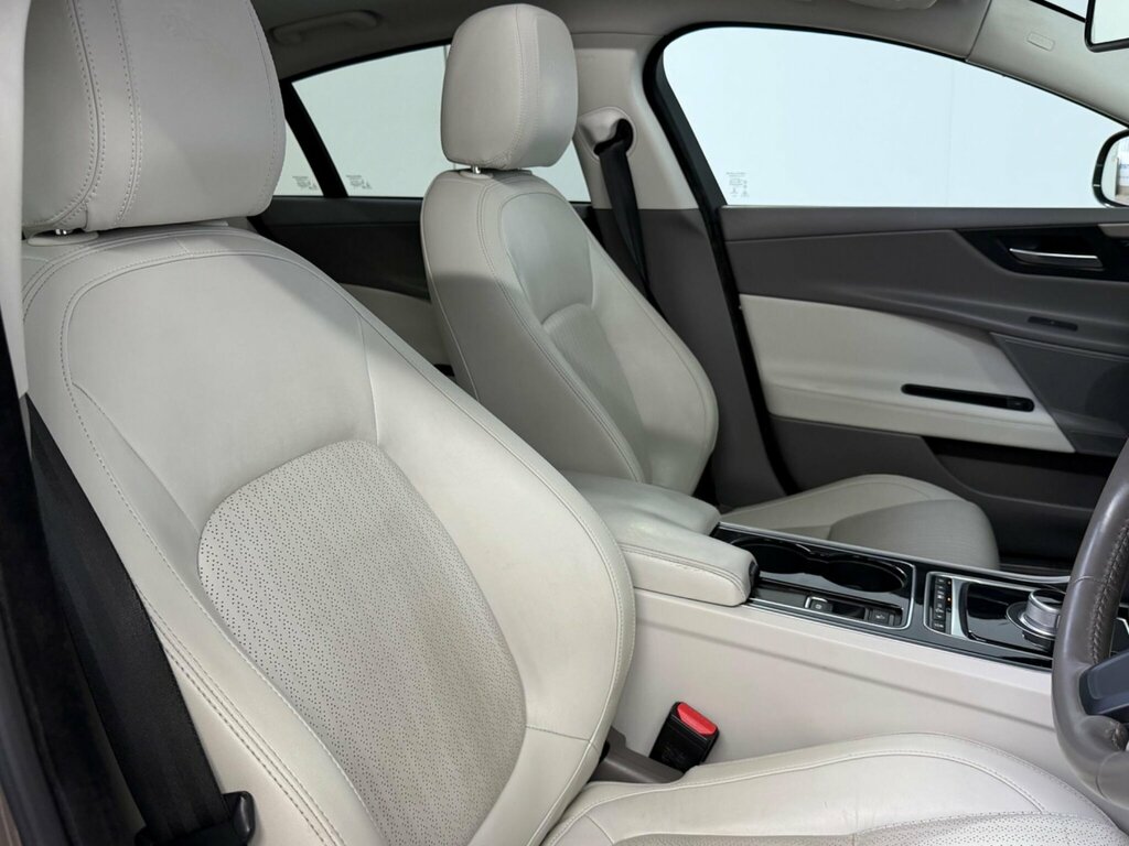 Jaguar XE 2.0D Prestige Euro 6 Ss Blue #17
