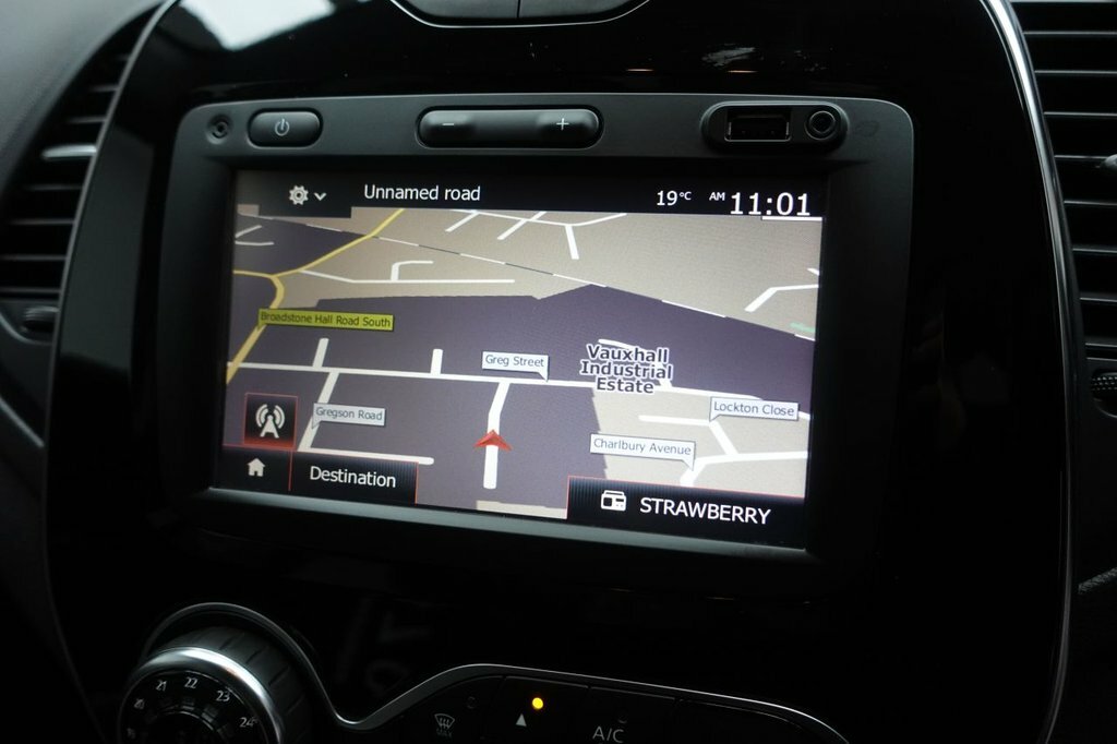 Renault Captur 0.9L Dynamique S Nav White #2