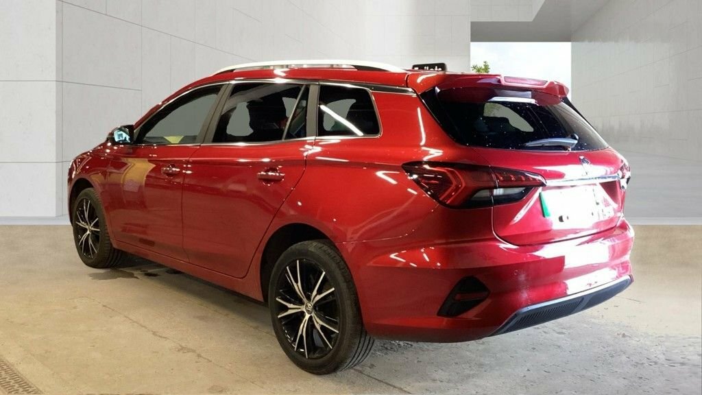 MG MG5 Estate Red #4