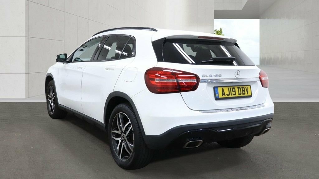 Mercedes-Benz GLA Class 1.6L Urban Edition White #4