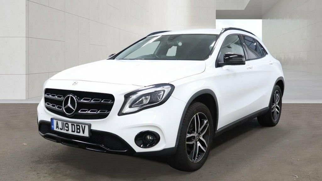 Mercedes-Benz GLA Class 1.6L Urban Edition White #3