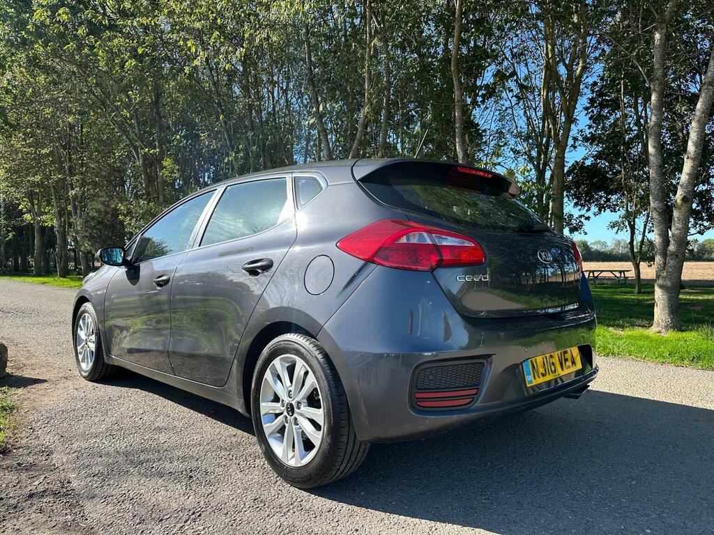 Kia Ceed Hatchback 1.6 Crdi 2 Euro 6 Ss 201616 Grey #5