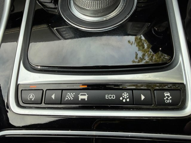 Jaguar XE 2.0D Portfolio Euro 6 Ss Red #19