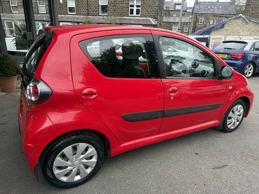 Toyota Aygo 1.0 Vvt-i Move Red #3