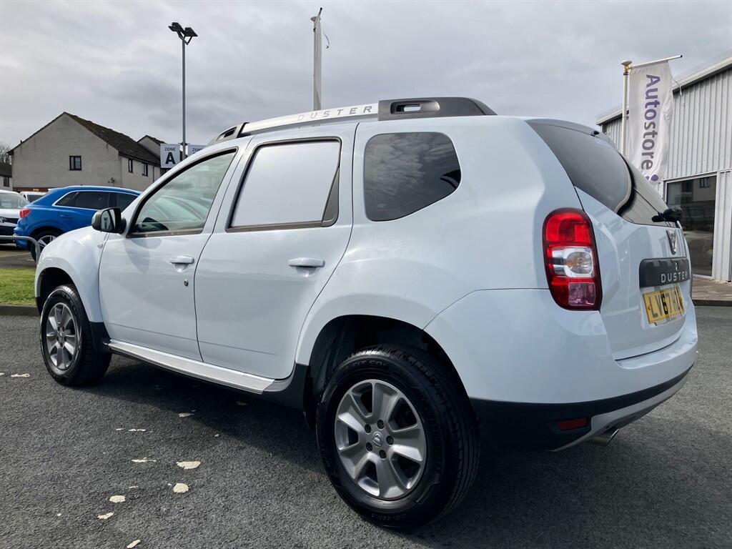 Dacia Duster Laureate White #4