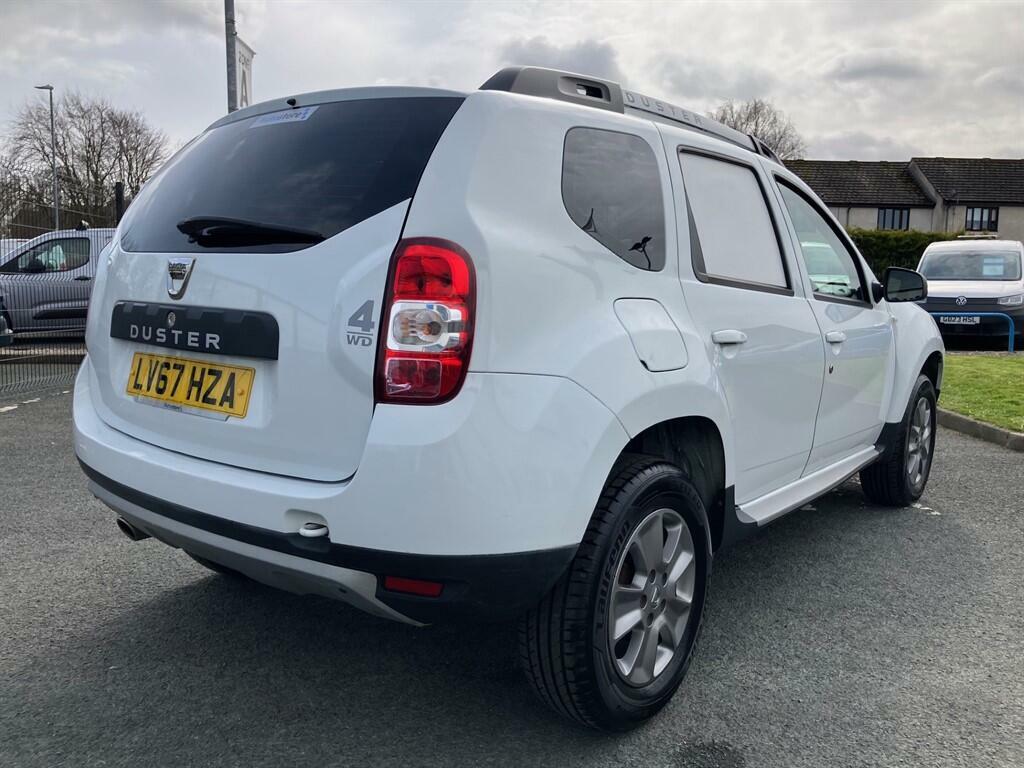 Dacia Duster Laureate White #6