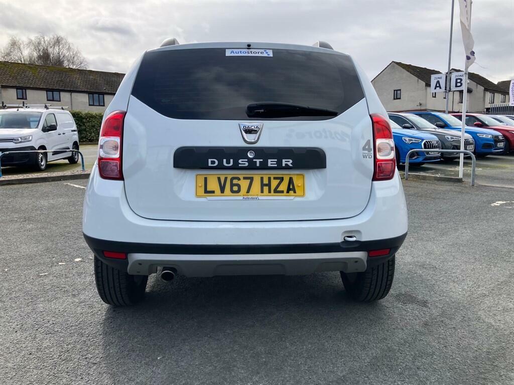 Dacia Duster Laureate White #5