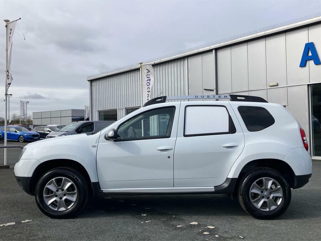 Dacia Duster Laureate White #3
