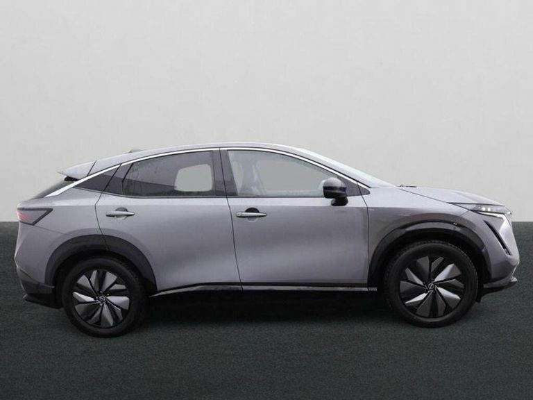 Nissan Ariya 63Kwh Advance Suv 7.4Kw Charger Grey #2