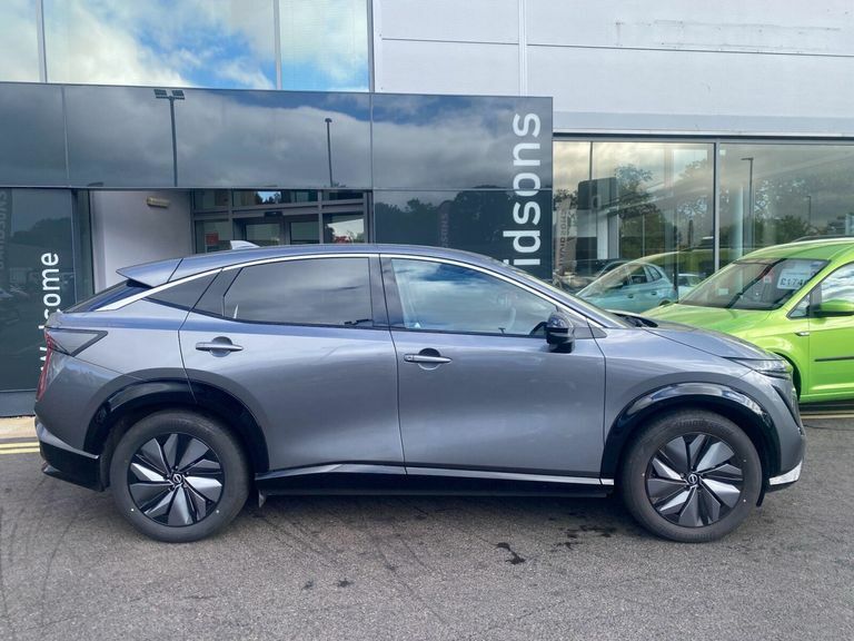 Nissan Ariya 63Kwh Advance Suv 7.4Kw Charger Grey #2