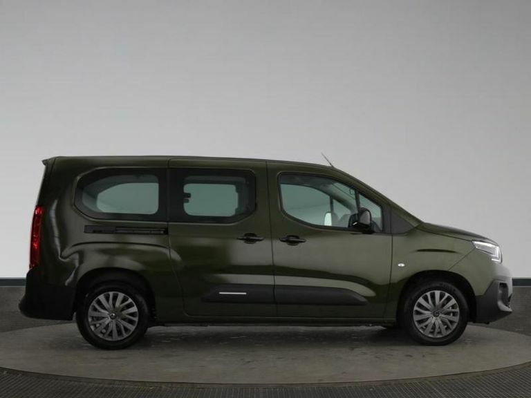 Citroen e-Berlingo 52Kwh Plus XL Mpv 7.4Kw Charger Green #3