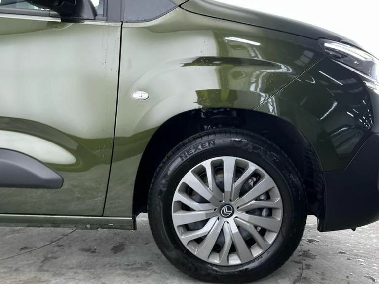 Citroen e-Berlingo 52Kwh Plus XL Mpv 7.4Kw Charger Green #5