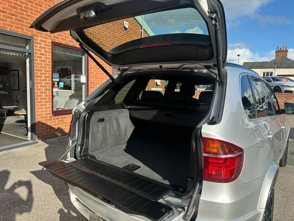 BMW X5 Xdrive40d M Sport White #26