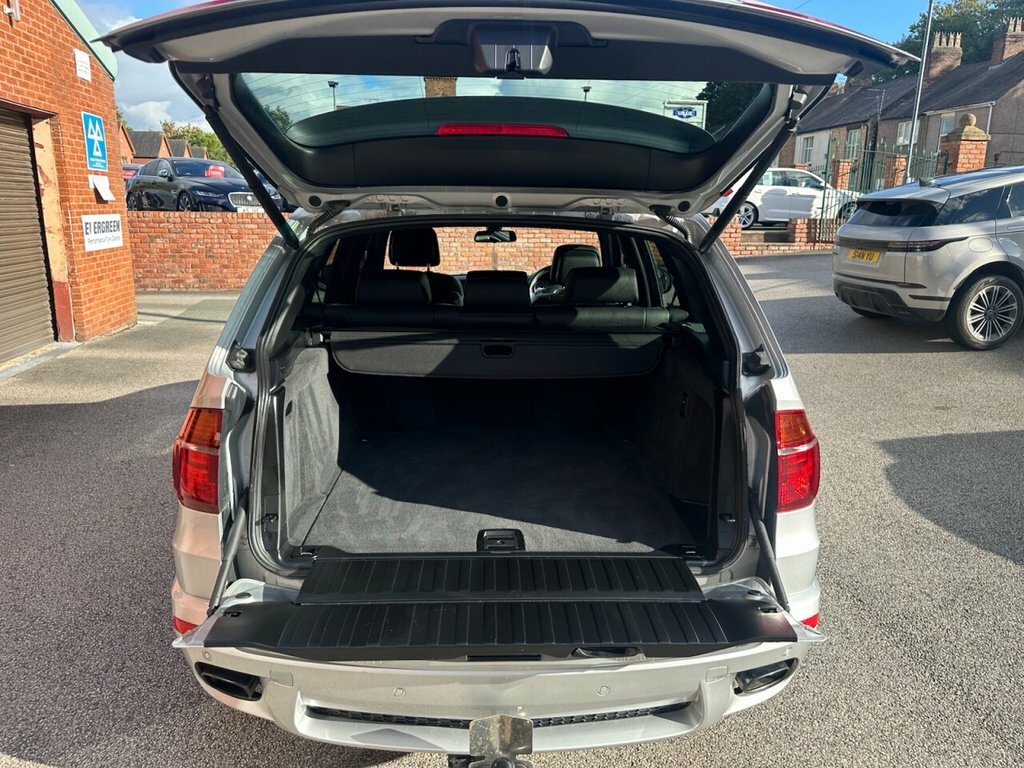 BMW X5 Xdrive40d M Sport White #25