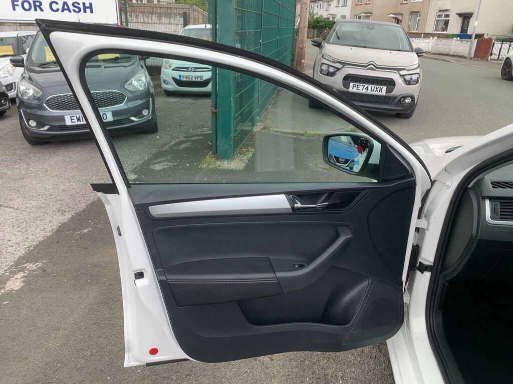 Skoda Rapid 1.6L Se Sport Black #26