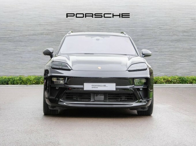 Porsche Macan 100Kwh Gts RJ26DHA Black #6